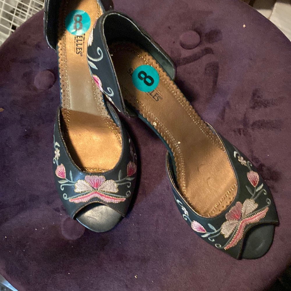 Seychelles Embroidered Flower Heels